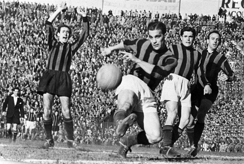 1950–51 Serie A - Inter Milan v AC Milan - Nordahl scores